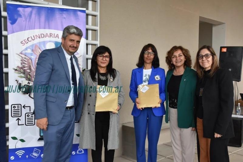 Inauguración de la Escuela Secundaria N°2 Mediada por TIC en La Almona 2 Inauguración de la Escuela Secundaria N°2 Mediada por TIC en La Almona 2